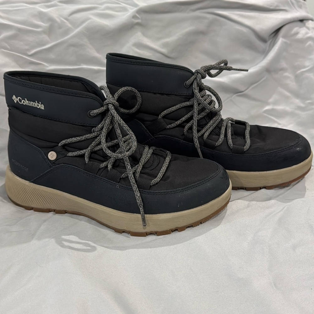 Women’s Columbia Omni-Heat snow boot size 10